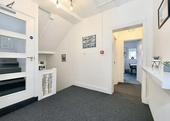 Host & Stay - Broad Street